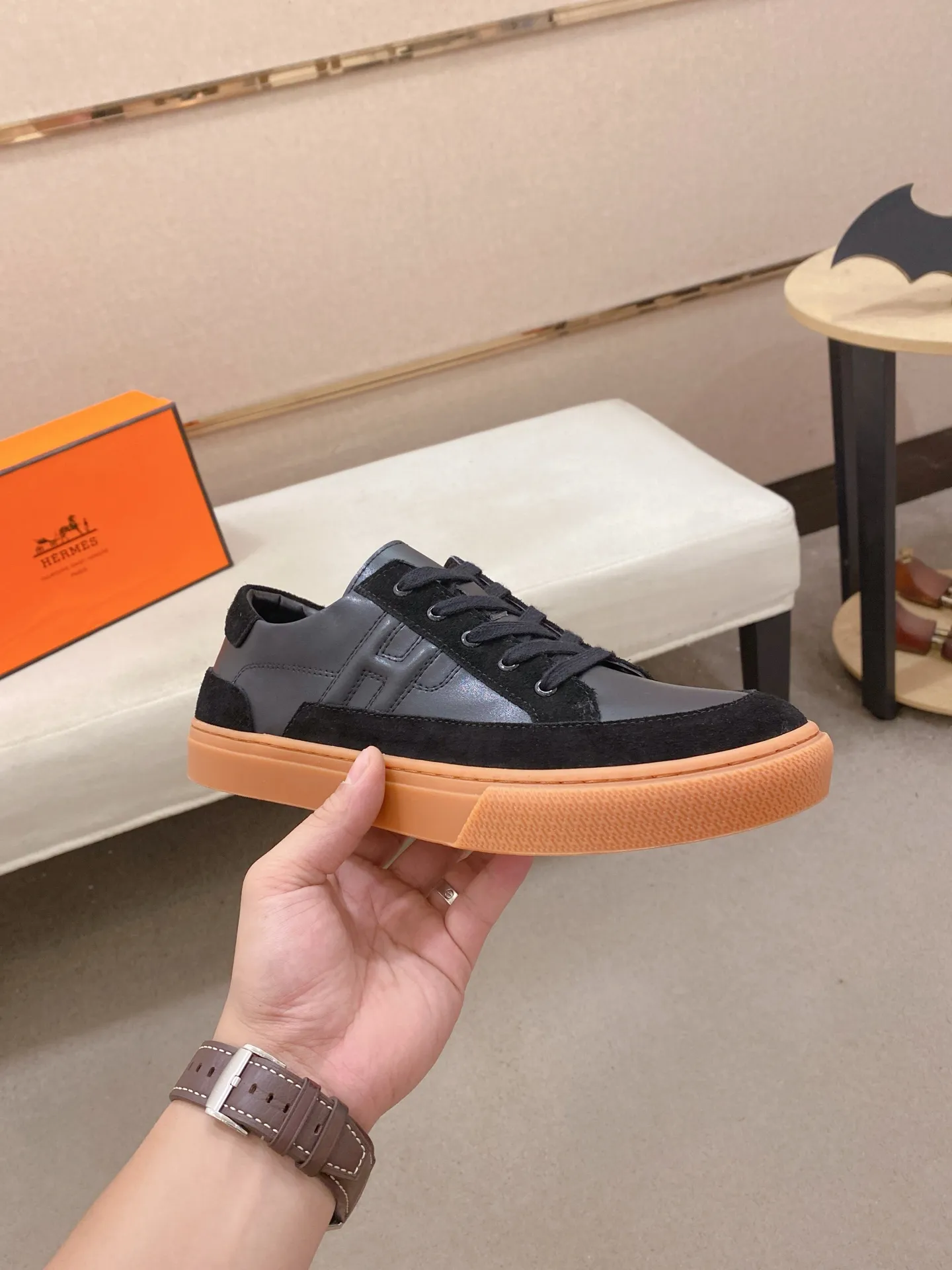 Men's clothing and shoes💰: 400💰Couple model💏"HERMES"【Classic original single version】Hermès; top 🔝purchasing agent🔍🔍latest 🇺🇸 counter sale simultaneously, original version imported from Italy ▲▲ox Leather ▲▲Exquisite workmanship (Italian 🇮🇹Imported water-dyed 🐂cowhide lining) sole: Original sole provided by the original factory, ⚠️exclusive double-layer activity·TPR·rubber·combined molded outsole; Male and female code numbers: 36-44 (can be customized to 45/46, non-refundable)